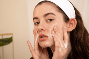 Why Does My Moisturizer Burn? Causes and Solutions - Blushastic