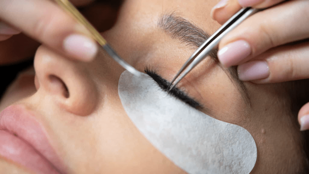 eyelash extensions 